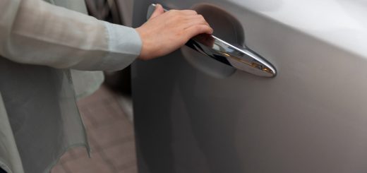 лучшие способы смазать двери автомобиля