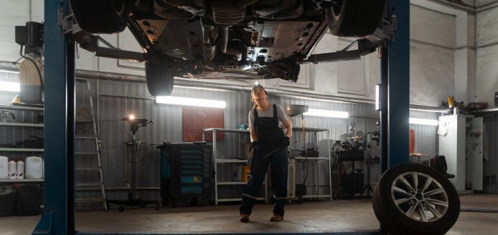 Задній підрамник